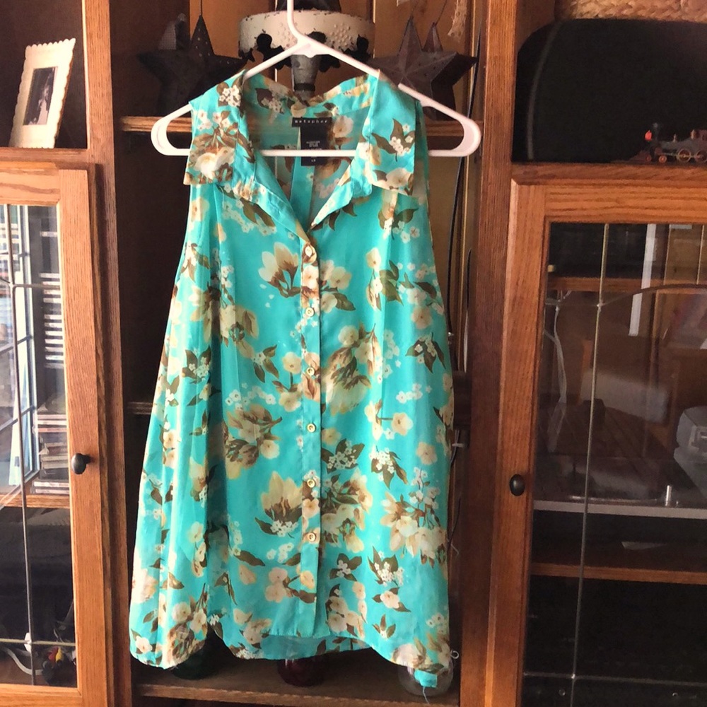 Sleeveless top with matching camisole